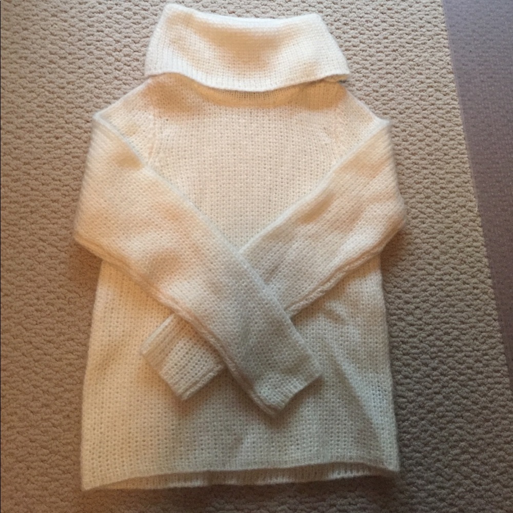 Gorgeous Lauren/ Ralph Lauren sweater. Mohair blend.